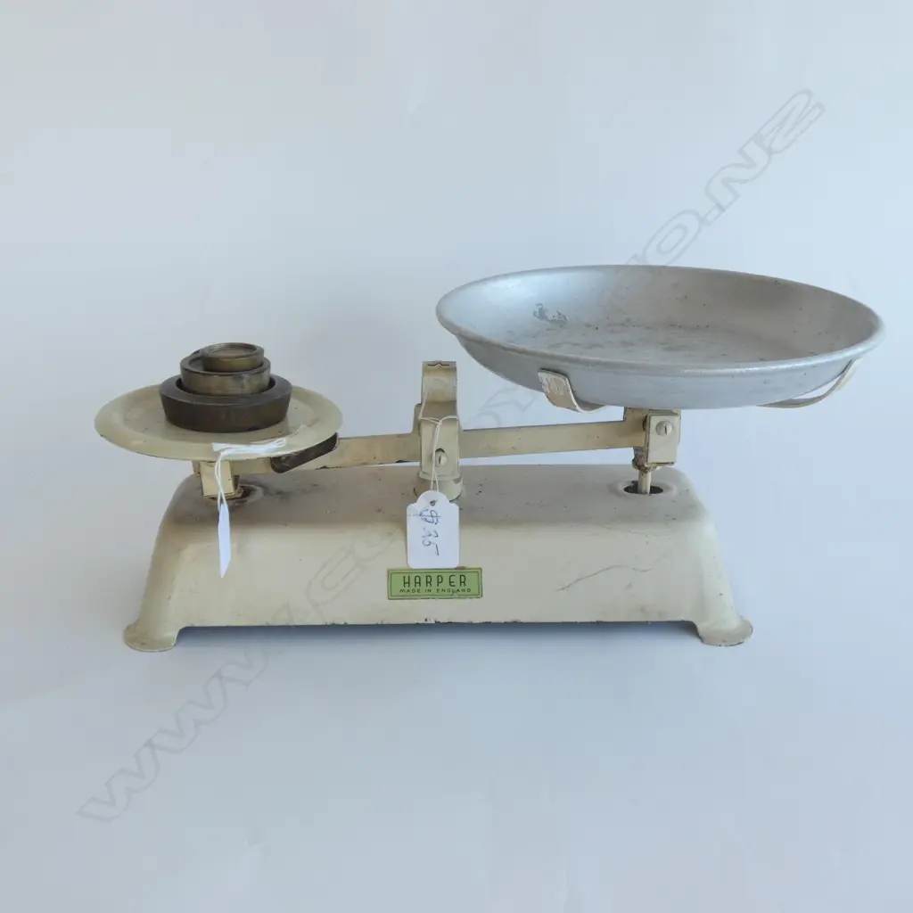 VINTAGE HARPER CREAM CAST IRON SCALES / CHROME TRAY & 5 BRASS WEIGHTS Image 1++
