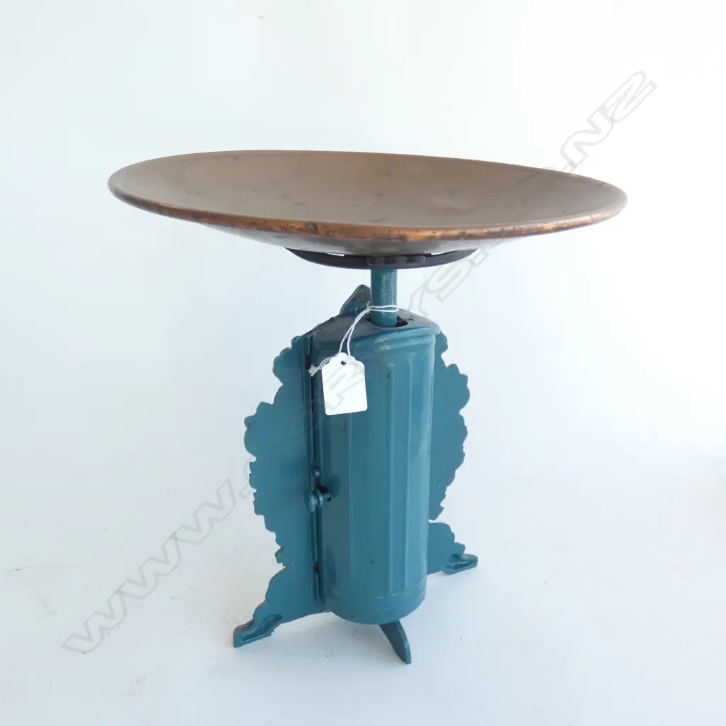 VINTAGE PAINTED CAST IRON HOUSEHOLD SCALES - COPPER DISH  H. 315MM Image 1++