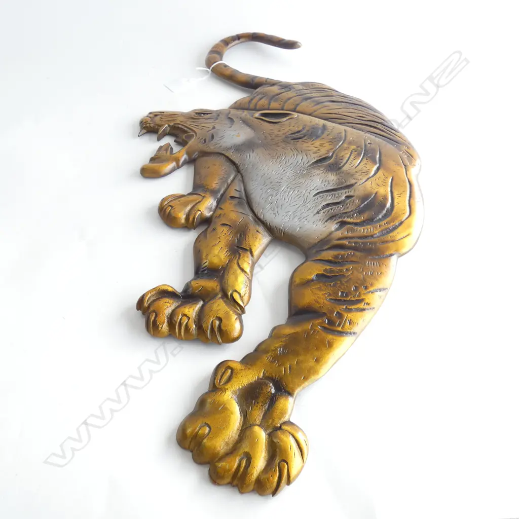 ANODIZED METAL TIGER WALL PLAQUE TAIL TO CLAW 587MM Image 1++