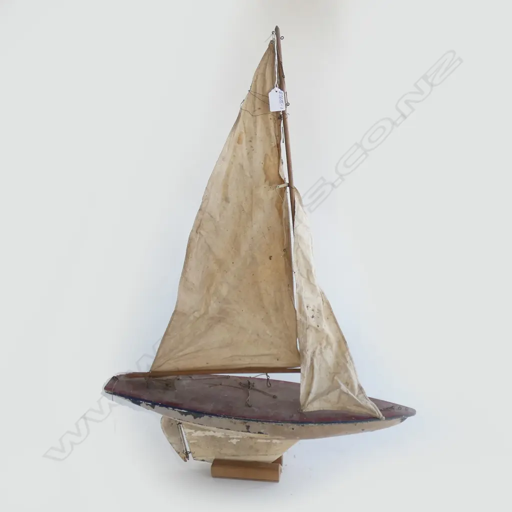 ANTIQUE POND YACHT been through a storm. L.535mm Image 1++