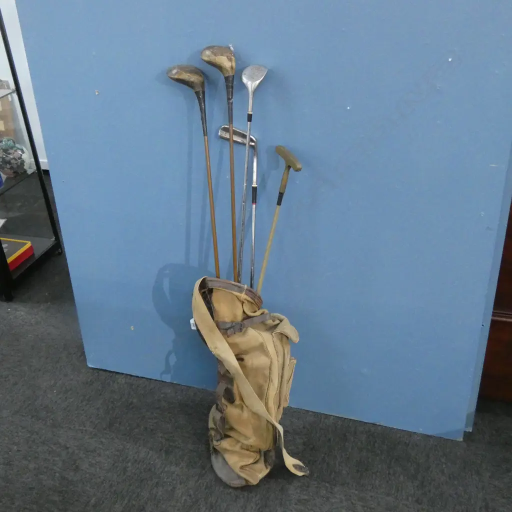 FIVE VINTAGE GOLD CLUBS IN GOLF BAG Image 1++