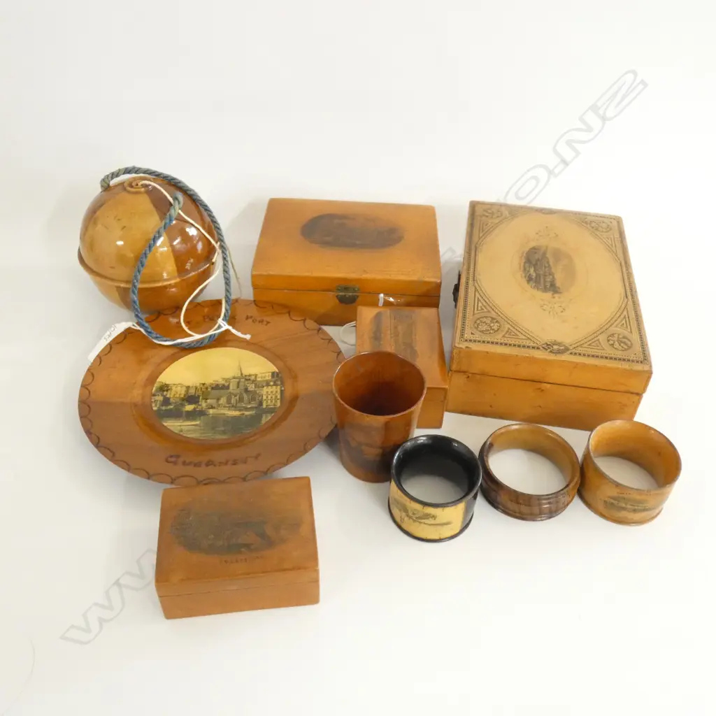 SM COLLECTION VINTAGE SOUVENIR WARE BOXES / STRING HOLDER SERVIETTE RINGS ETC.. Image 1++