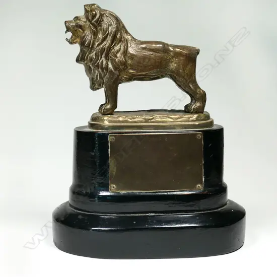 INDIAN ARMY PRESENTATION MOUNTED LION ON PLINTH, H.230MM, TAIL ABSENT