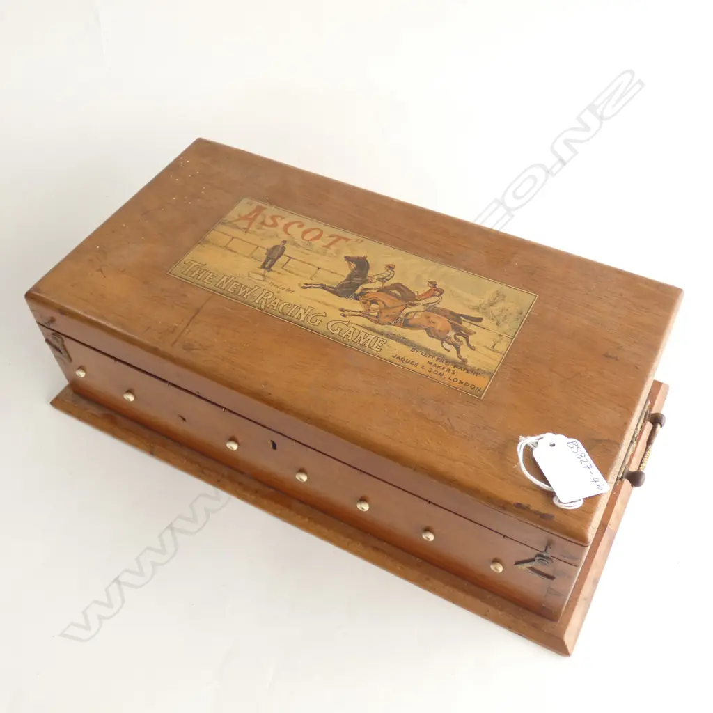 VINTAGE ASCOT 'THE NEW RACING GAME' - CAST IRON HORSE RACING GAME IN WOODEN BOX Image 1++