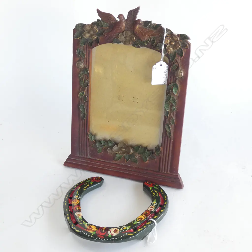 PAINTED HORSE SHOE - ARTIST ANN YOUNG + ARTS & CRAFTS PHOTO FRAME W DOVES (180 X 260MM) Image 1++