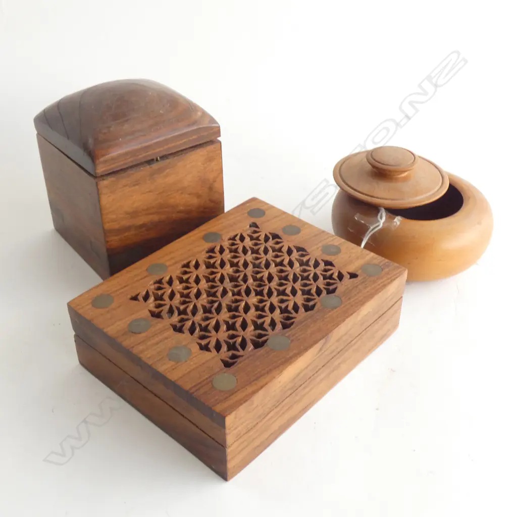3 SM CARVED WOODEN BOXES (LARGEST 128 X 100MM) Image 1++