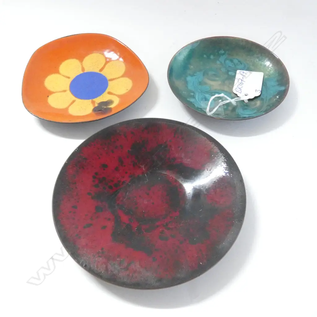 3 VINTAGE ENAMELED DISHES. LGEST Dia. 130mm Image 1++