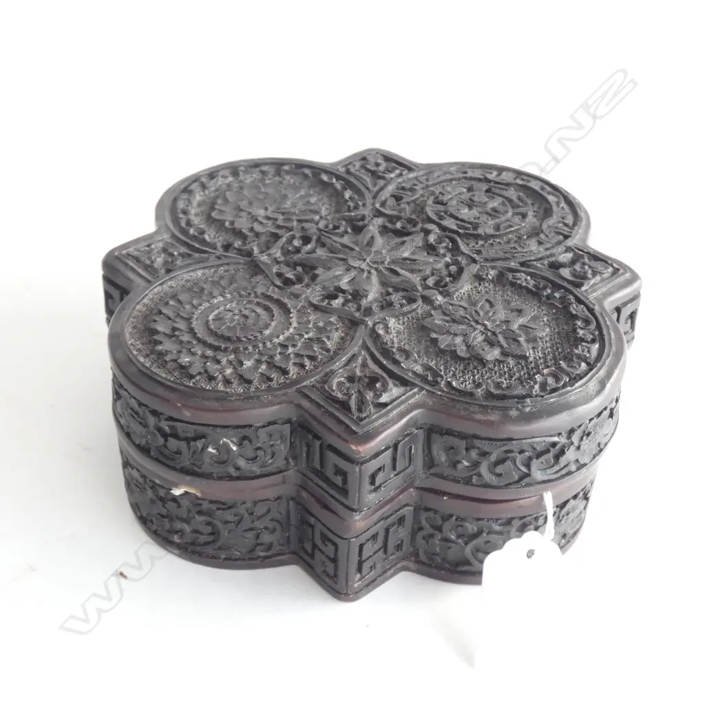 ORNAMENTAL CARVED WOODEN MIDDLE EASTERN LIDDED BOX DIA 158MM Image 1++