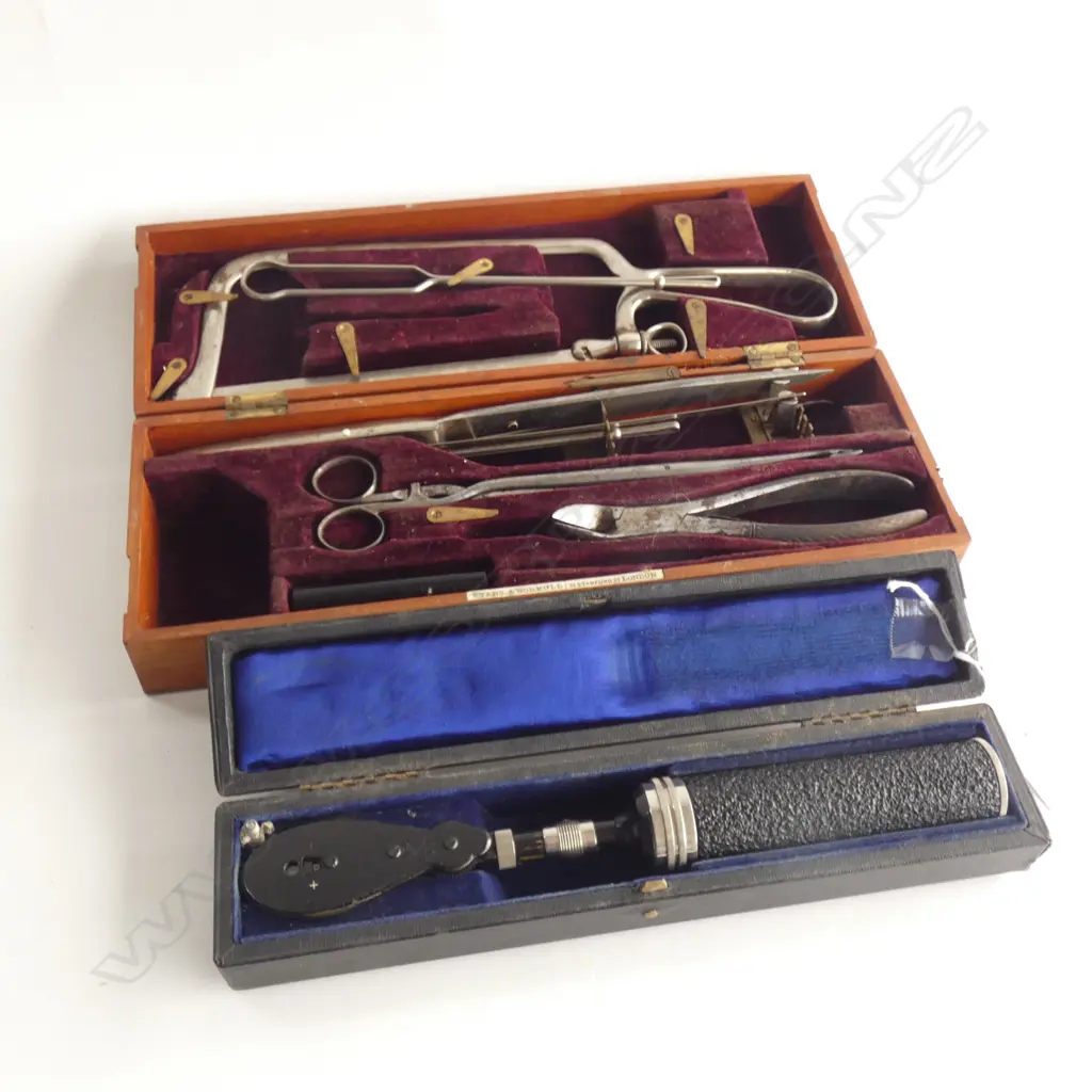 VINTAGE CASED SURGEONS TOOL SET + CASE OPTOMETRY TOOL (?)  Image 1++