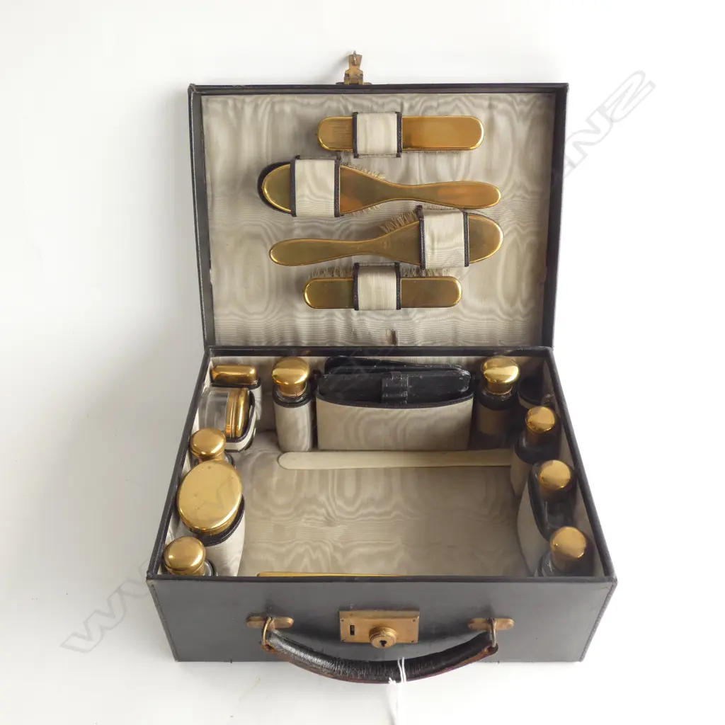 EDWARDIAN FITTED COMPENDIUM - POLISHED BRASS LIDS & BACKS OF BRUSHES ETC... Image 1++