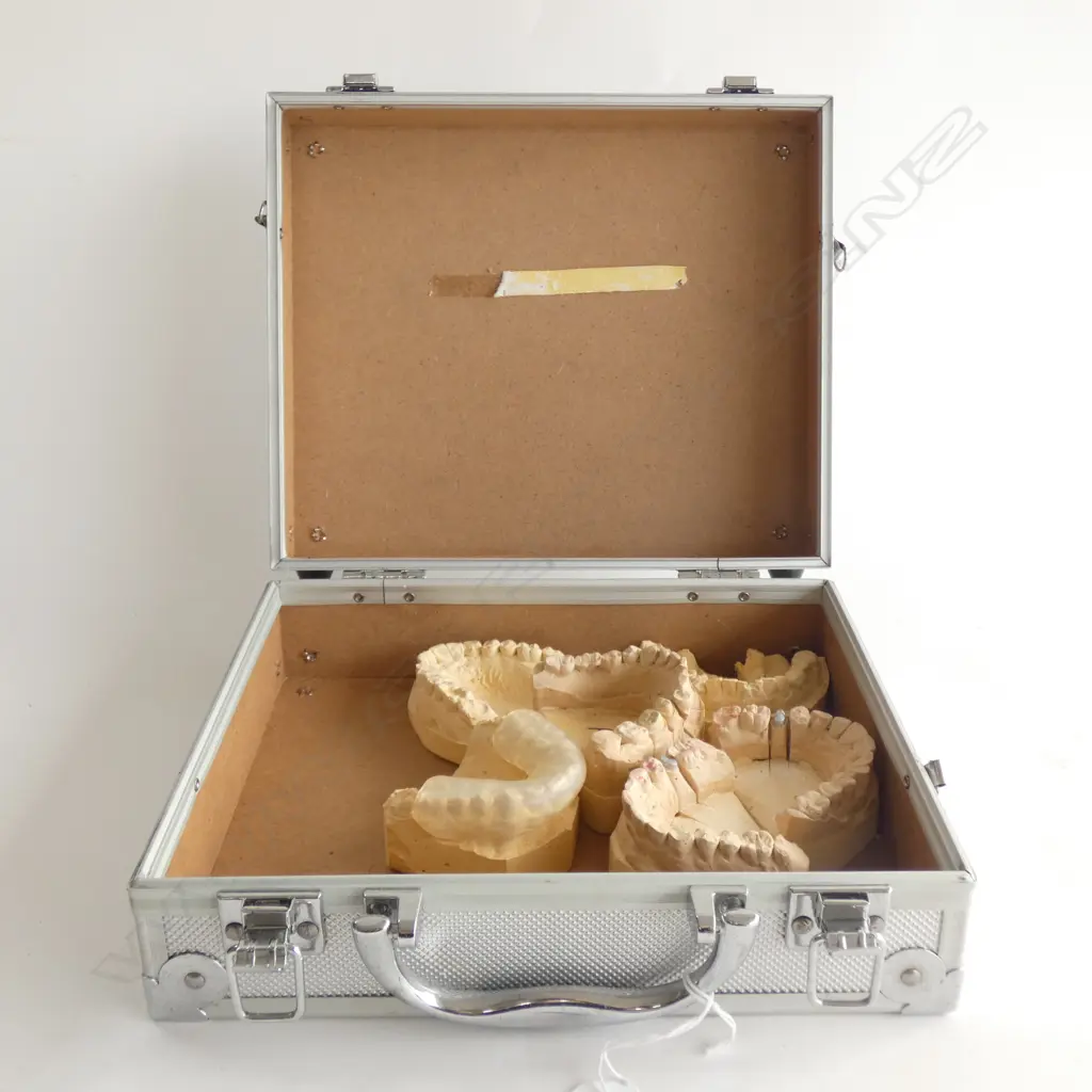 METAL CASE OF OLD DENTAL MOULDS  Image 1++