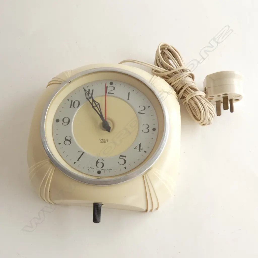 SMITHS CREAM BAKELITE ELECTRIC WALL CLOCK DIA 160MM Image 1++