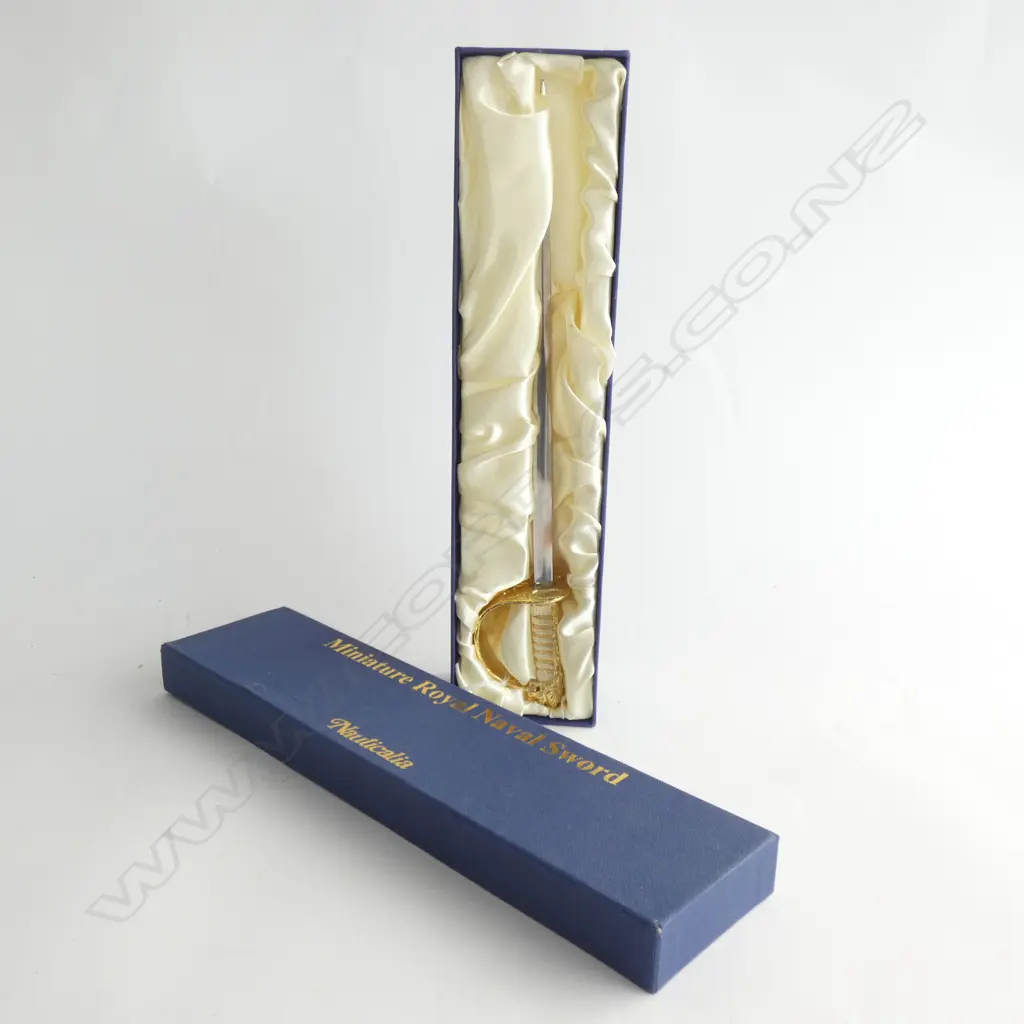MINIATURE ROYAL NAVAL SWORD - L 290MM  - IN ORIGINAL BOX  Image 1++