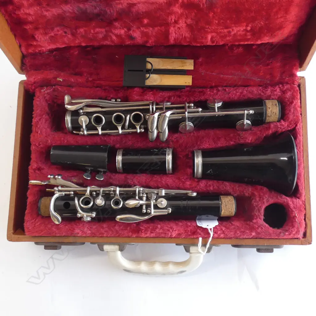 CLARINET 'REGENT' BY BOOSEY & HAWKES LONDON - IN CASE Image 1++