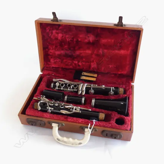 CLARINET 'REGENT' BY BOOSEY & HAWKES LONDON - IN CASE