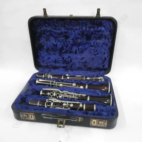 CASED DOUBLE CLARINET SET 