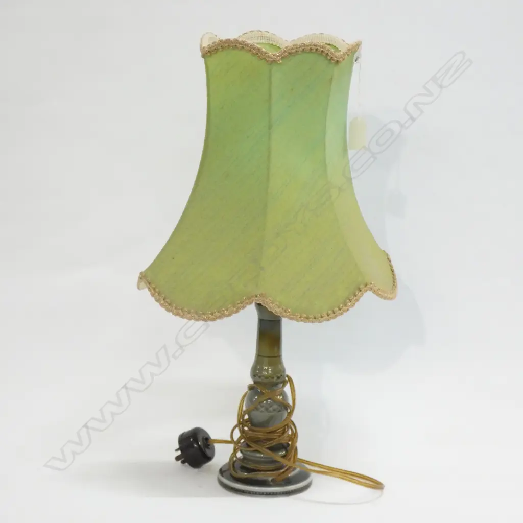 SM WADE POTTERY BASE TABLE LAMP W SHADE H. 460 Image 1++
