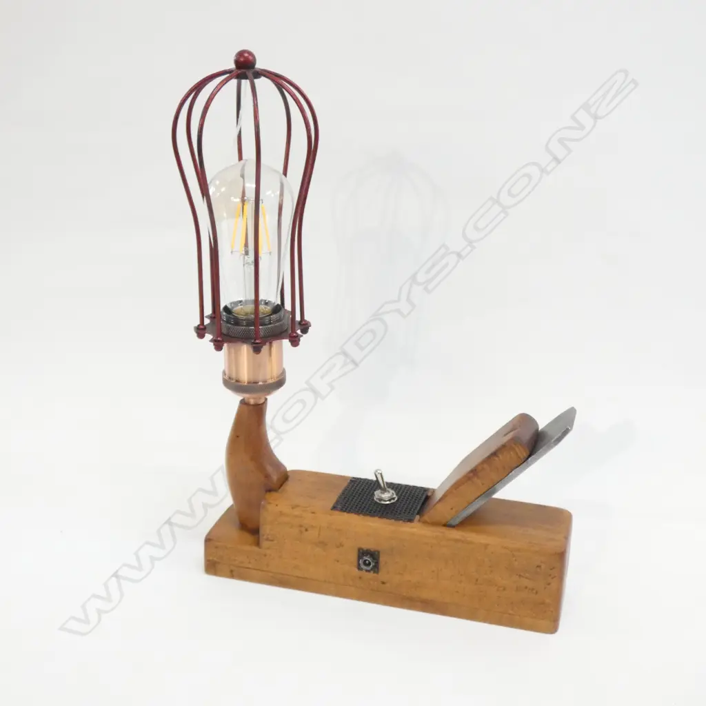 ARTISAN (CARPENTER'S PLANE) TABLE LAMP Image 1++