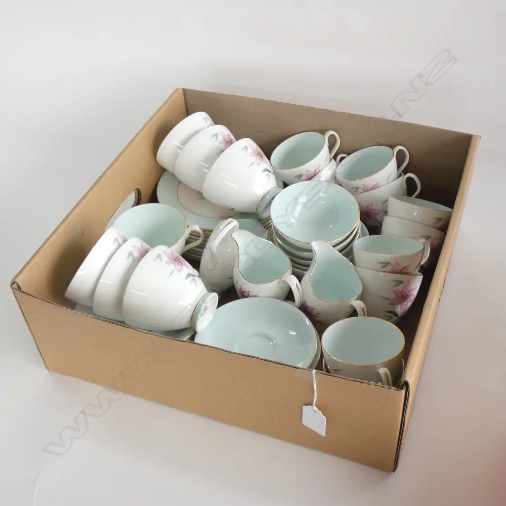 Includes 10 piece tea set Image 1++
