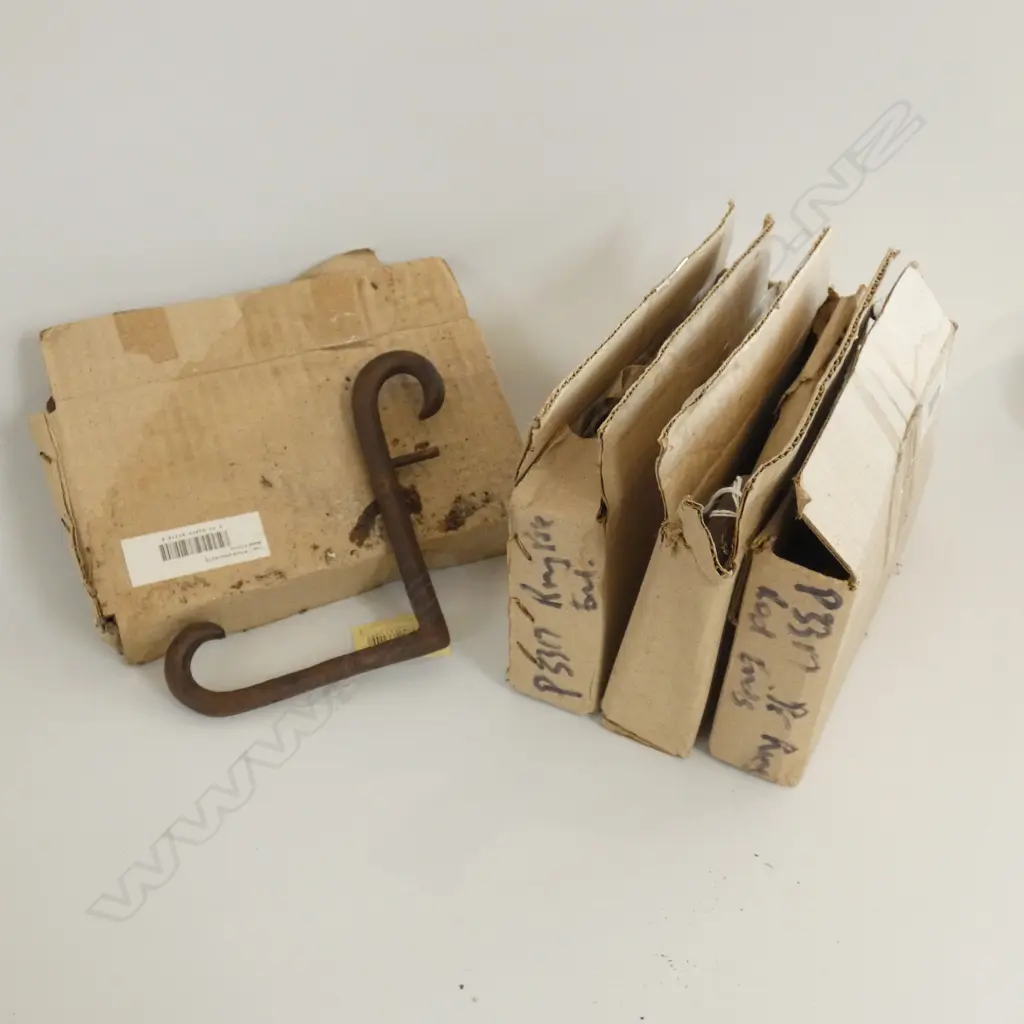WROUGHT IRON BRACKET (4)  & ATTACHMENT RINGS (2) IN ORIGINAL BOXES Image 1++