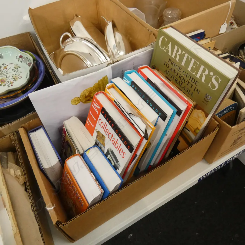 BOX LOT ASST CARTERS ANTIQUES & COLLECTABLES PRICE GUIDE BOOKS  Image 1++