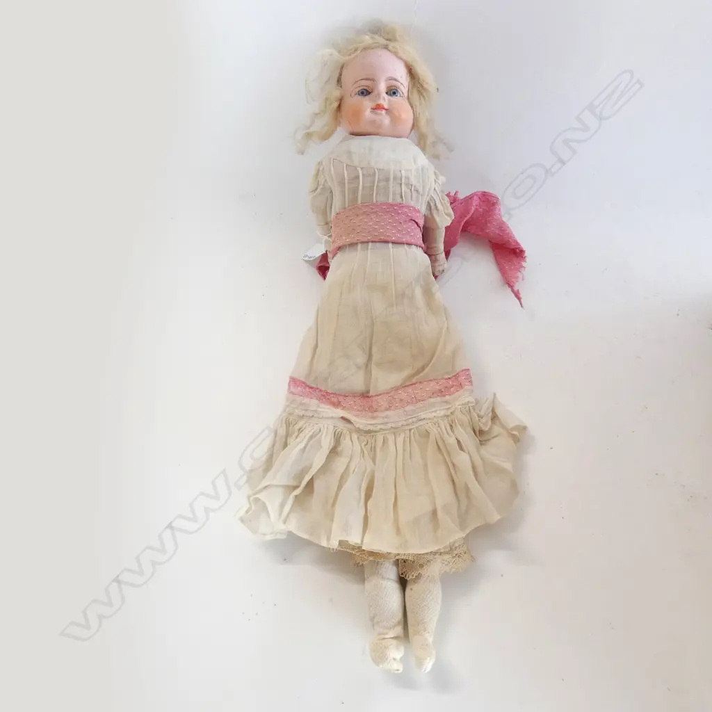 ANTIQUE COMPOSITION DOLL FIXED EYES AF Image 1++