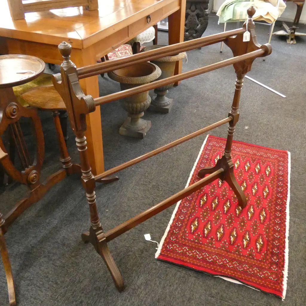 MAHOGANY TOWEL RAIL Image 1++