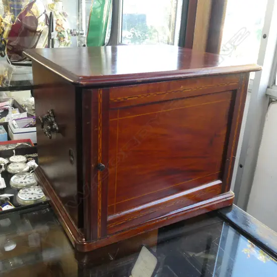 COIN COLLECTORS CABINET (INCL. ASSORTED COINS), NO KEY, 310 X 250 X 250M