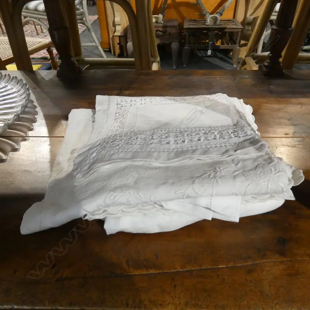5 OLD WHITE LINEN CLOTHS; TABLE CLOTHS & RUNNERS  Image 1++