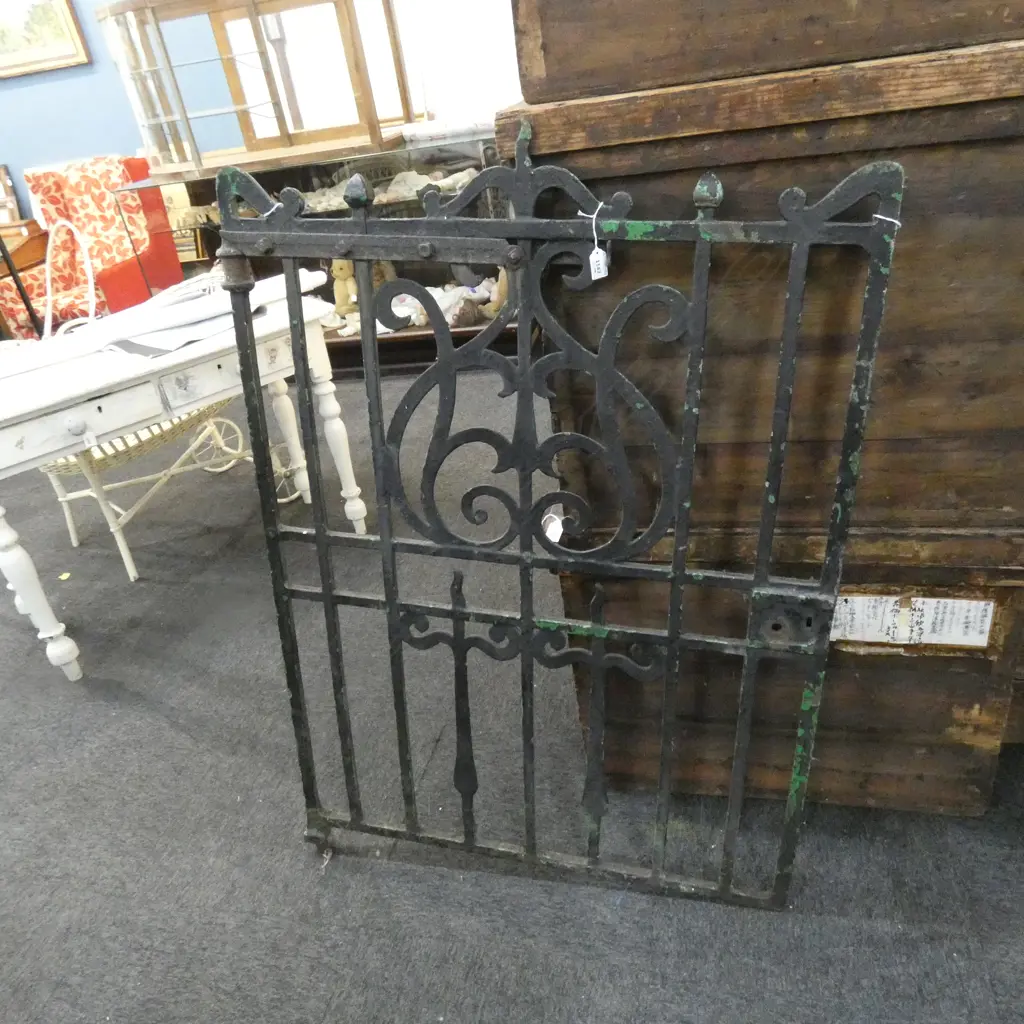 ANTIQUE BLACK CAST IRON GATE 870 X 1240MM Image 1++