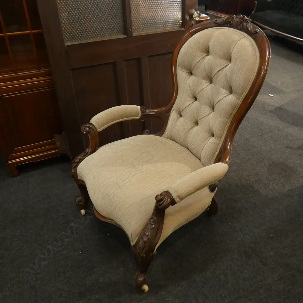 VICTORIAN ARM CHAIR 690 X 590 X 990MM Image 1++