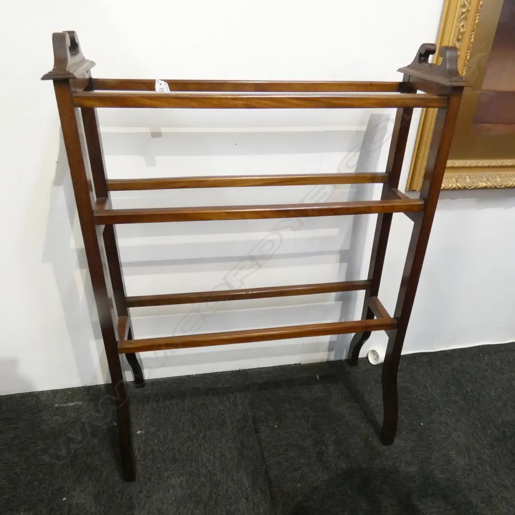 VINTAGE WOODEN TOWEL RAIL  Image 1++