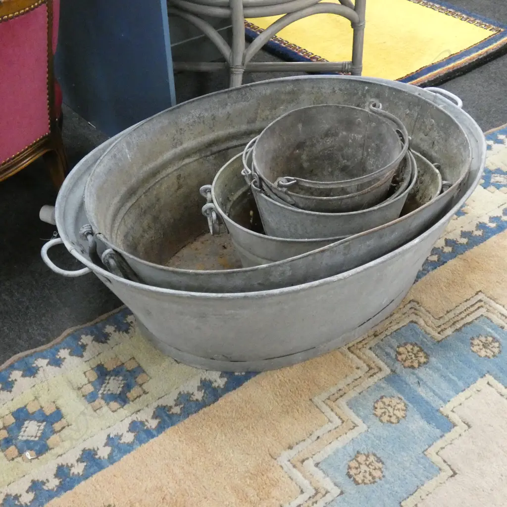 2 VINTAGE GALVANISED IRON BATHS (LARGEST L1000MM) + 4 LG BUCKETS Image 1++