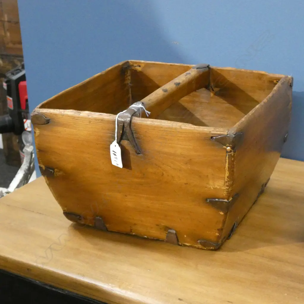OLD PINE BOX WITH HANDLE - METAL DETAILING 315 X 315 X 200MM Image 1++