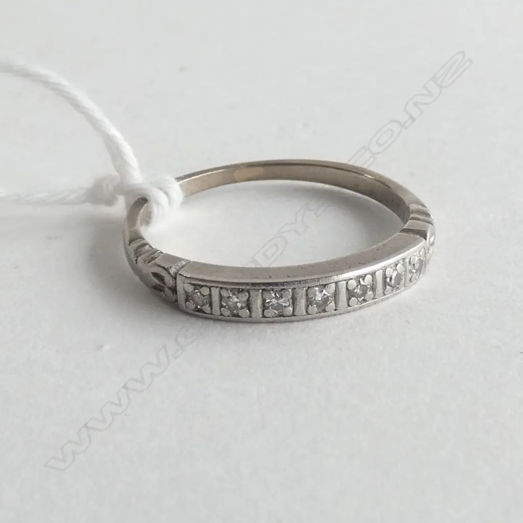 9CT + PLATINUM DIAMOND RING 2.7gms Image 1++
