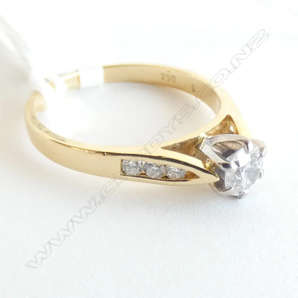 18CT YG SOLITAIRE RING 1 X 36PT DIAM, 6 X 2.5PT DIAM, 3.0G Image 1++