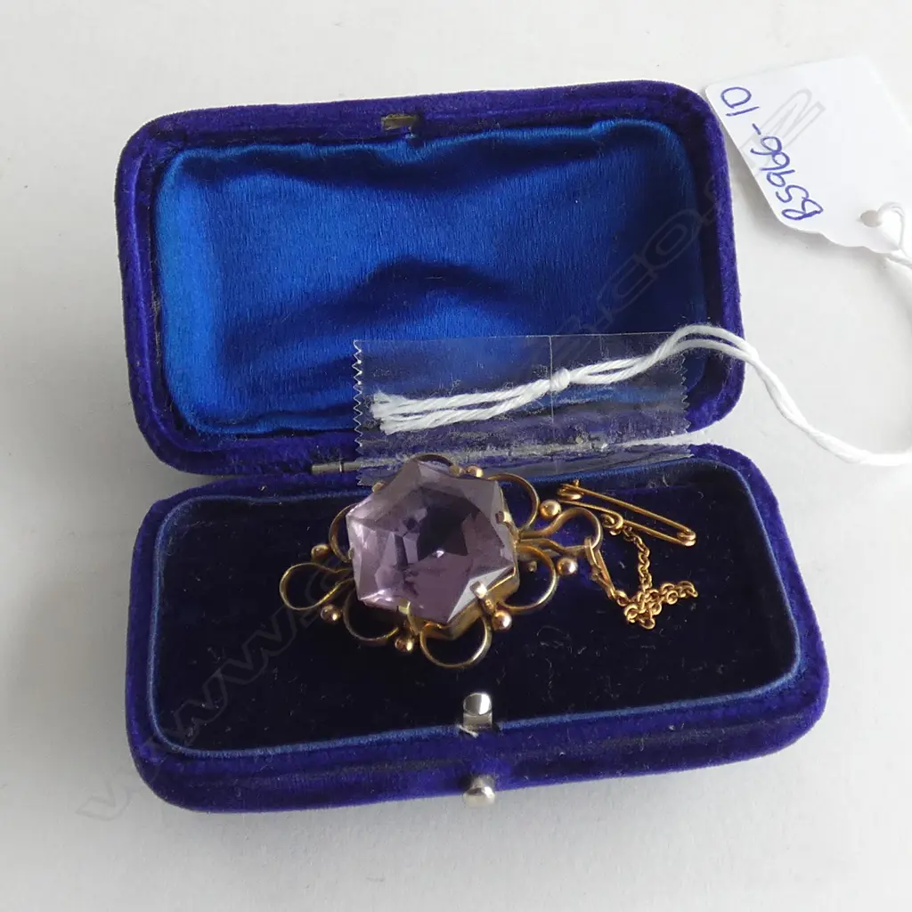 9CT AMETHYST BROOCH 35MM W. Image 1++