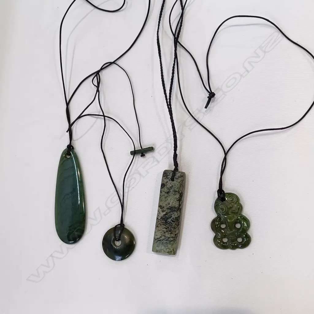 4 GREENSTONE NECKLACES  Image 1++
