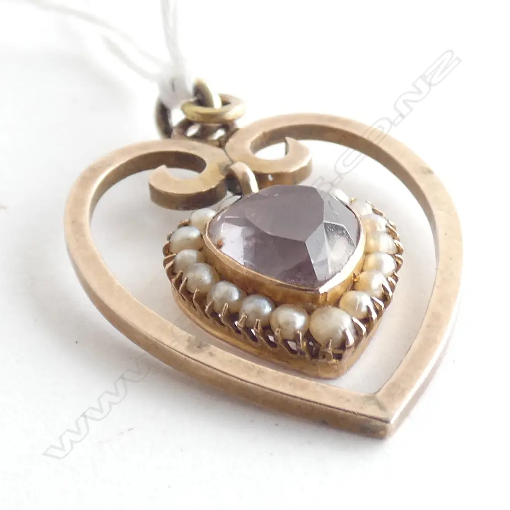EDW 9CT AMETHYST & SEED PEARL HEART PENDANT Image 1++