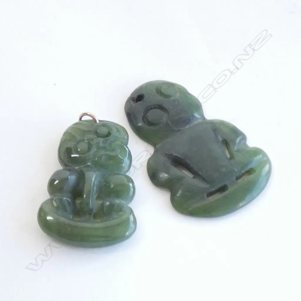 2 VINTAGE SMALL NEPHRITE HEI TIKI Image 1++