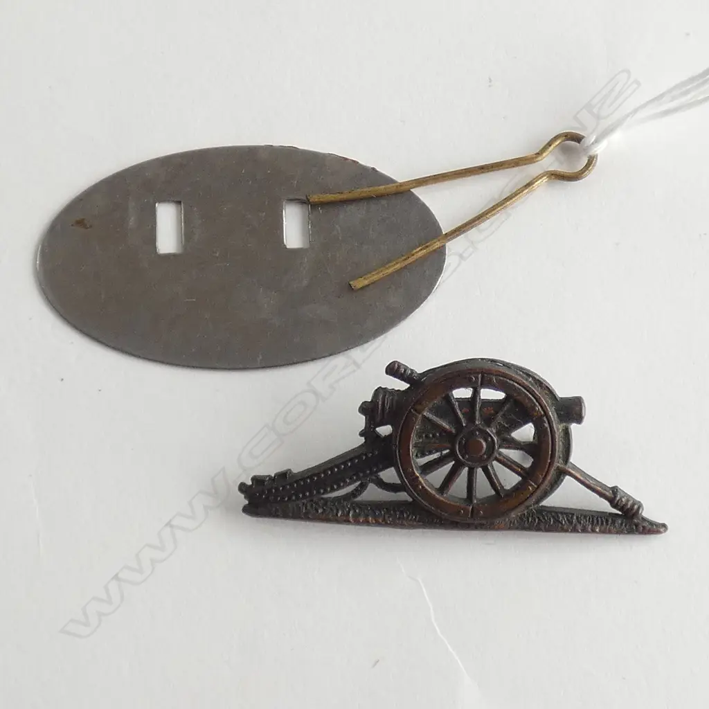 MILITARY ARTILARY BADGE, 50MM W. Image 1++