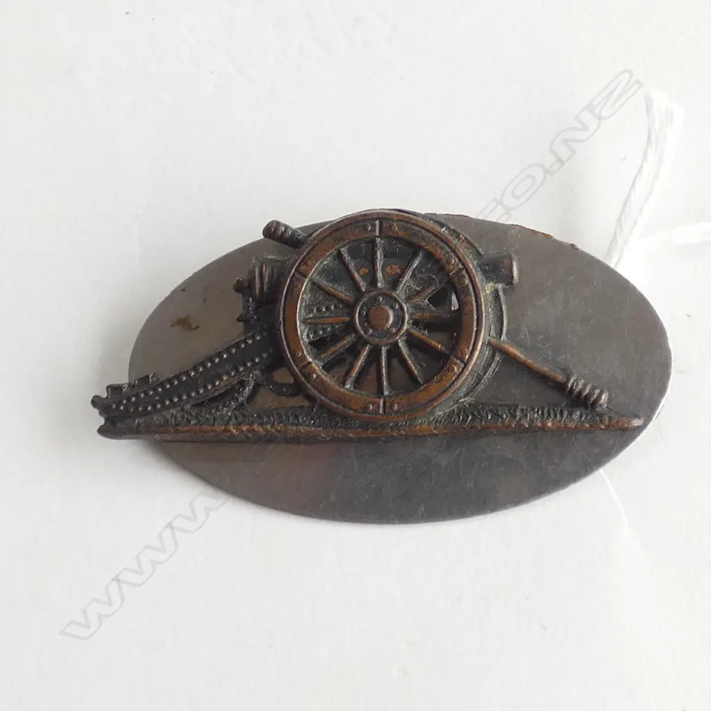 MILITARY ARTILARY BADGE, 50MM W. Image 1++