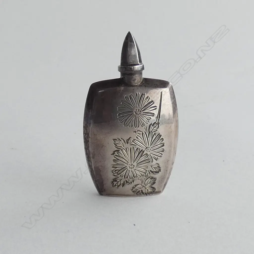 STERLING '950' ENGRAVED ORIENTAL SNUFF BOTTLE Image 1++