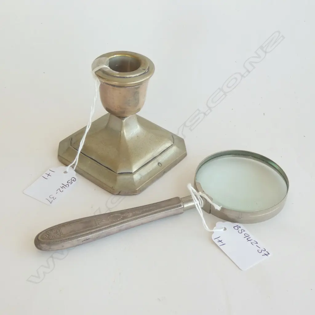 VINTAGE COMMUNITY PLATE MAGNIFYING GLASS (L 170MM) + OLD PLATE CANDLE HOLDER  (H 75MM) Image 1++