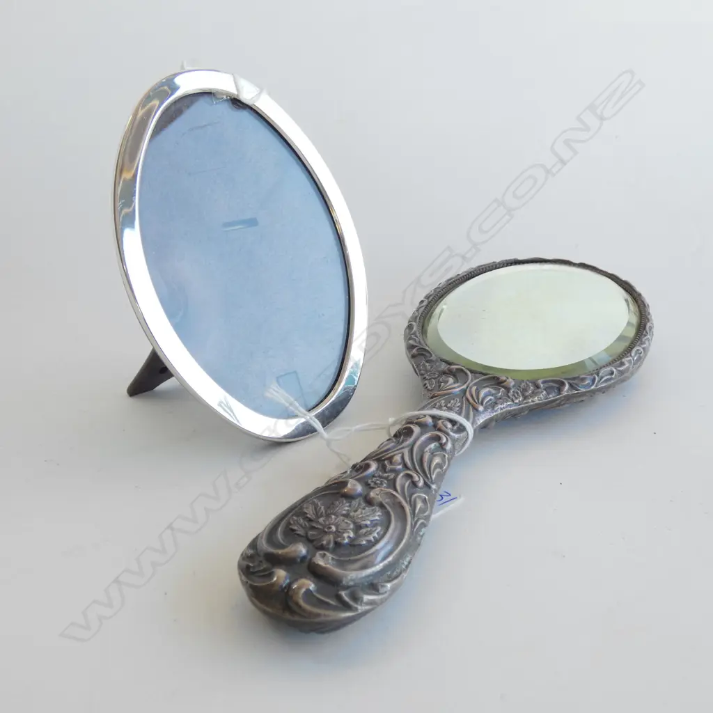 STG SILVER PHOTO FRAME (120 X 88MM + VICTORIAN HAND MIRROR L 255MM Image 1++