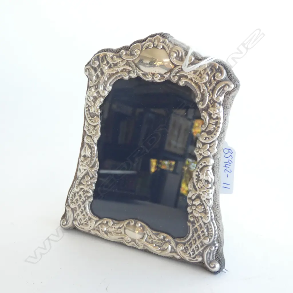 VINTAGE STG SILVER PHOTO FRAME ORNATE EMBOSSING  125 X 105MM Image 1++