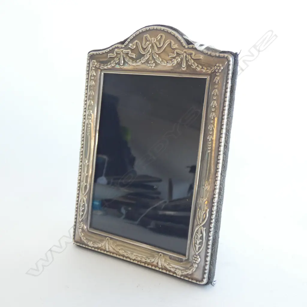 VINTAGE STG SILVER PHOTO FRAME EMBOSSED WITH BOWS & SWAGS 115 X 170MM Image 1++