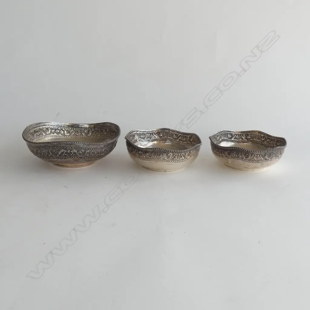 THREE INDIAN SILVER BOWLS - 388 GMS - LARGEST DIA 155MM Image 1++