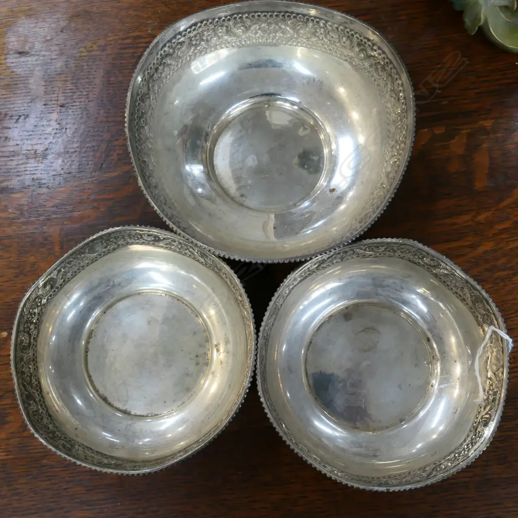 THREE INDIAN SILVER BOWLS - 388 GMS - LARGEST DIA 155MM Image 1++