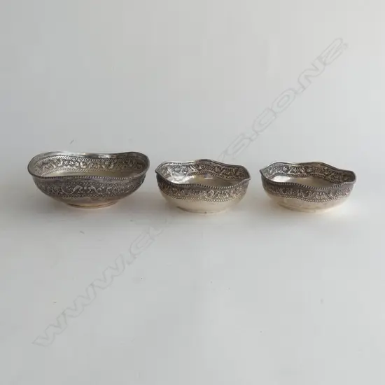 THREE INDIAN SILVER BOWLS - 388 GMS - LARGEST DIA 155MM